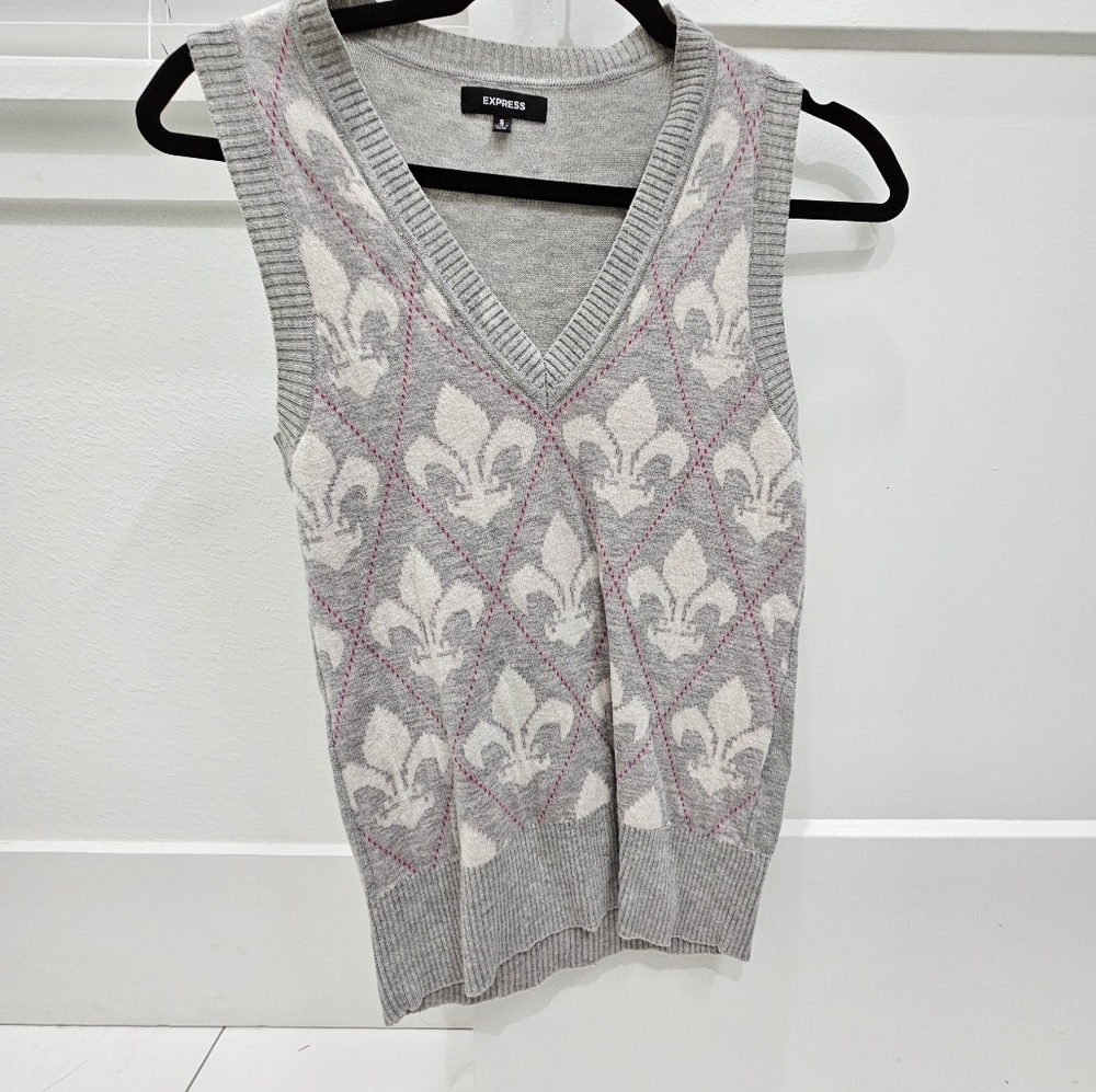 EXPRESS sleevless gray sweater vest size small